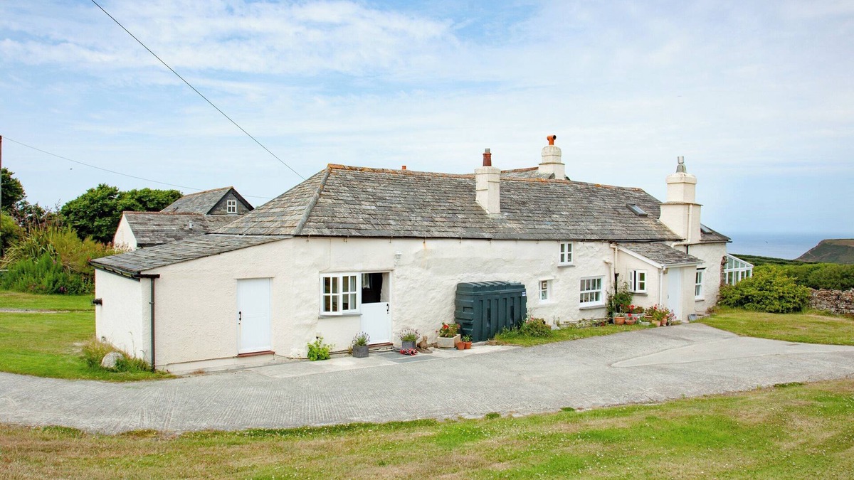Saint Gennys Cottage | An idyllic North Cornwall retreat.