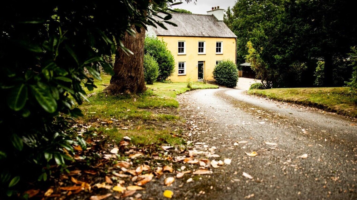 St Dogmaels House | An incredible retreat on the coast for 10, with a beautiful garden
