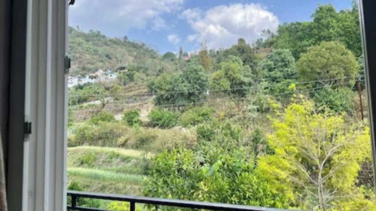 Naukuchiyatal Cottage | An independent Cottage with mountain view and 10 minutes walk from the lake.