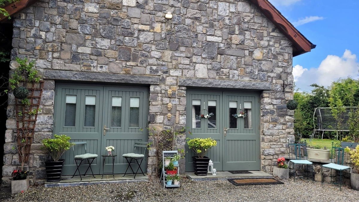 Ashbourne Cottage | An Irish welcome. Quiet Country Cottage close to Dublin Airport & City