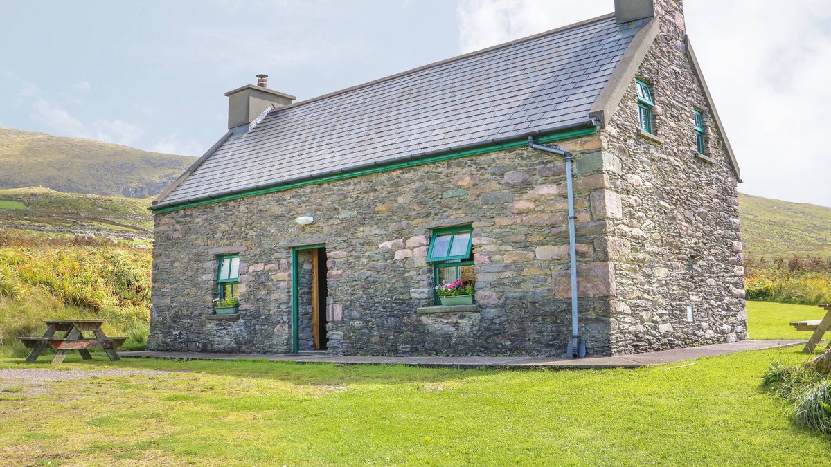 Ballydavid Cottage | AN NEAD, pet friendly, with open fire in Dingle, County Kerry