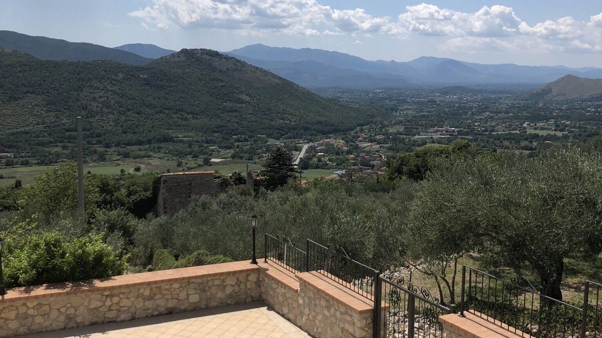 San Pietro Infine House | An oasis of peace among secular olive trees