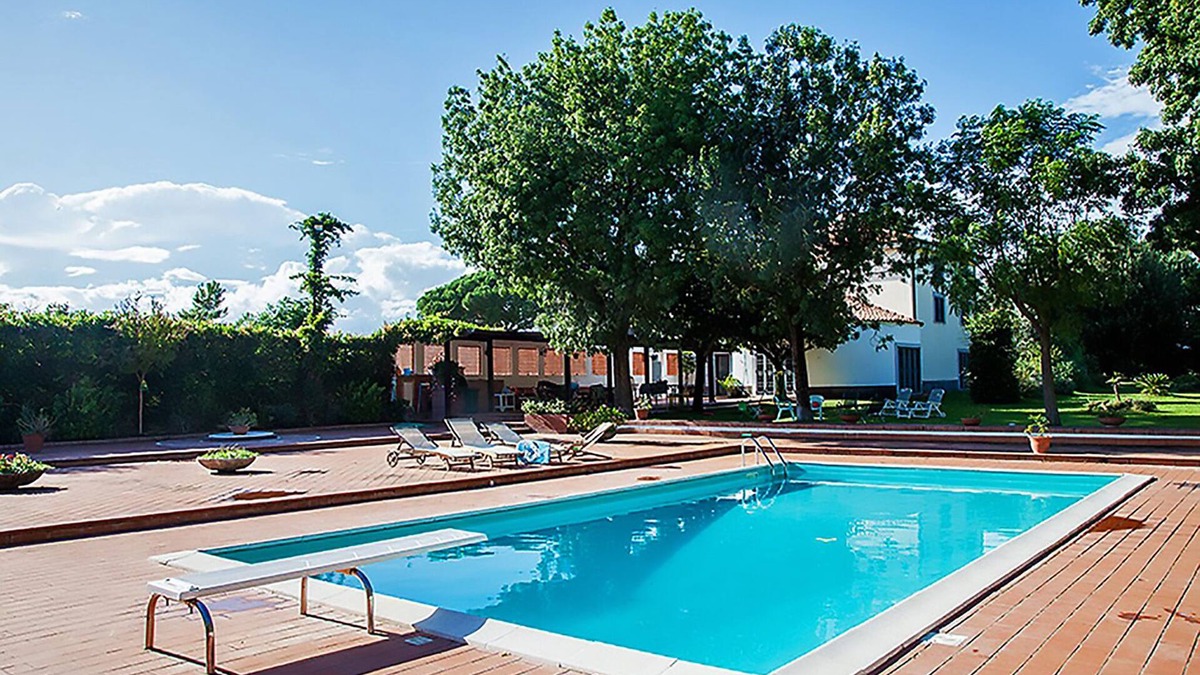 Eboli Villa | An old farmhouse expertly restored and transformed into a prestigious villa
