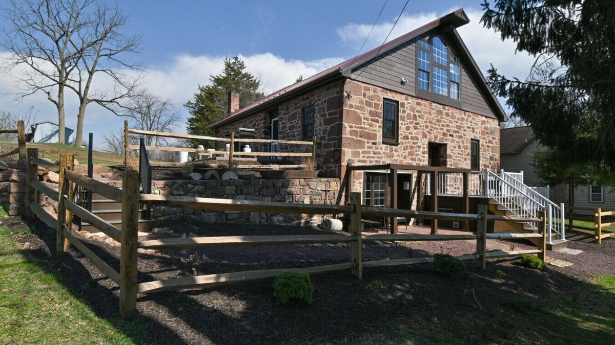 Stouchsburg Apartment | An old mill from the 1800`s has been renovated into a Mill House with three Suites - two with private entrances