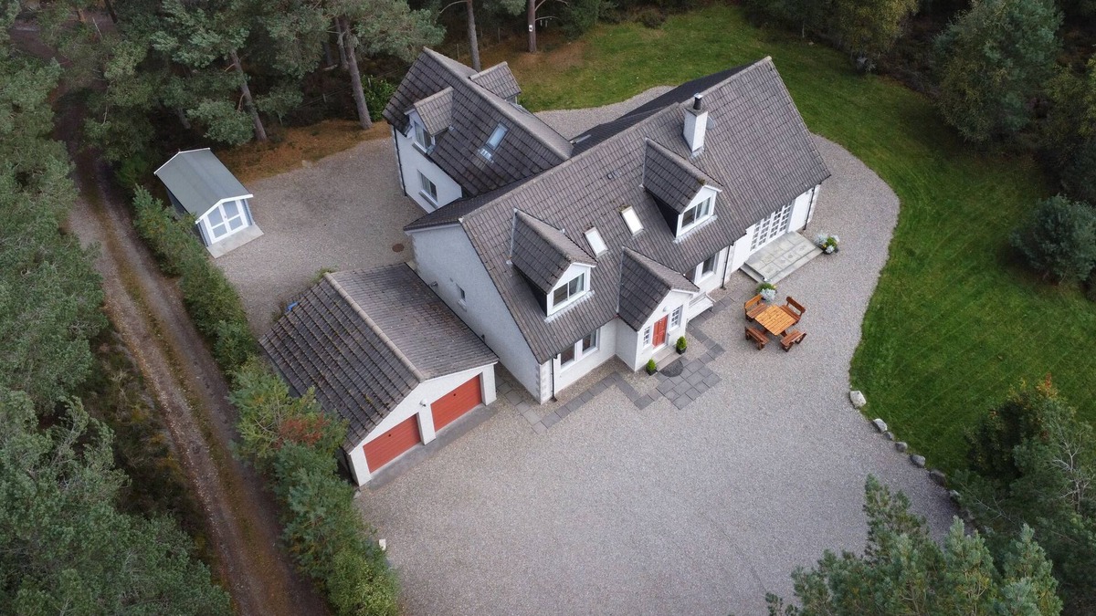 Nethy Bridge House | An Teallach luxury holiday home in Cairngorm National Park - Wifi