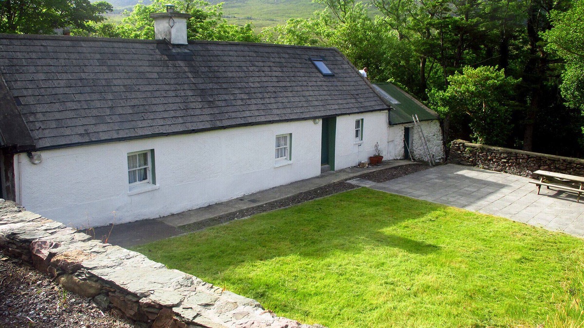 Banna House | An Tigh Beag - Two Bedroom House, Sleeps 6