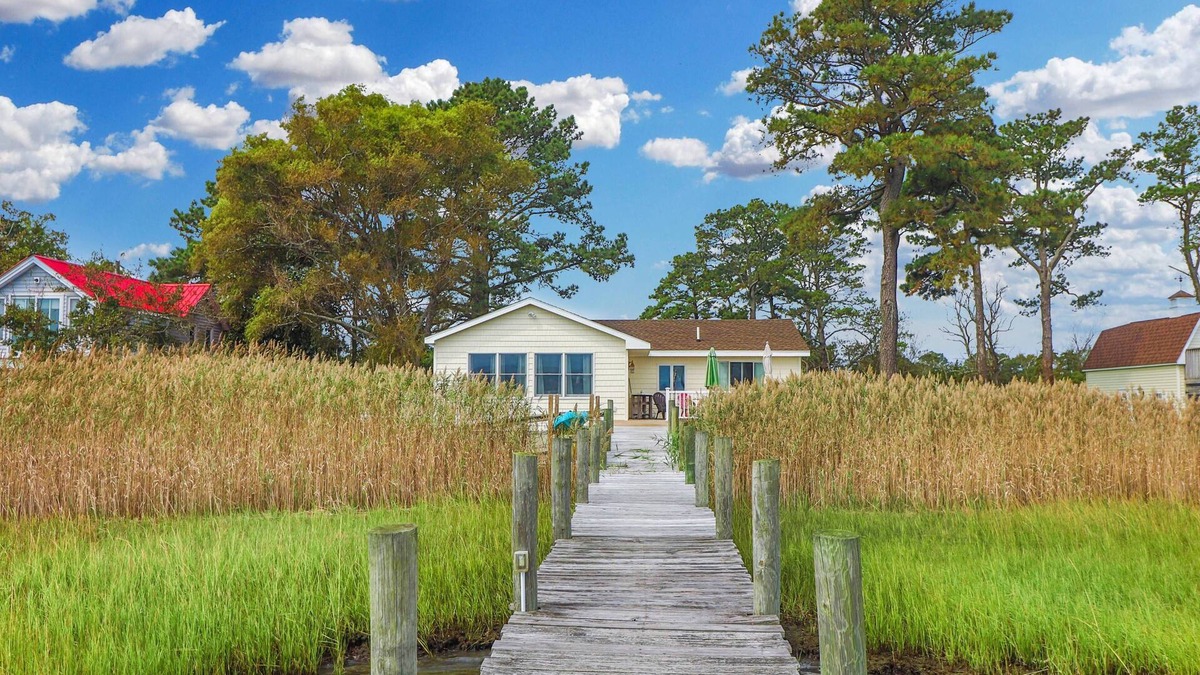 Deep Hole House | An Unfettered View - Beautiful ranch w/boat dock!