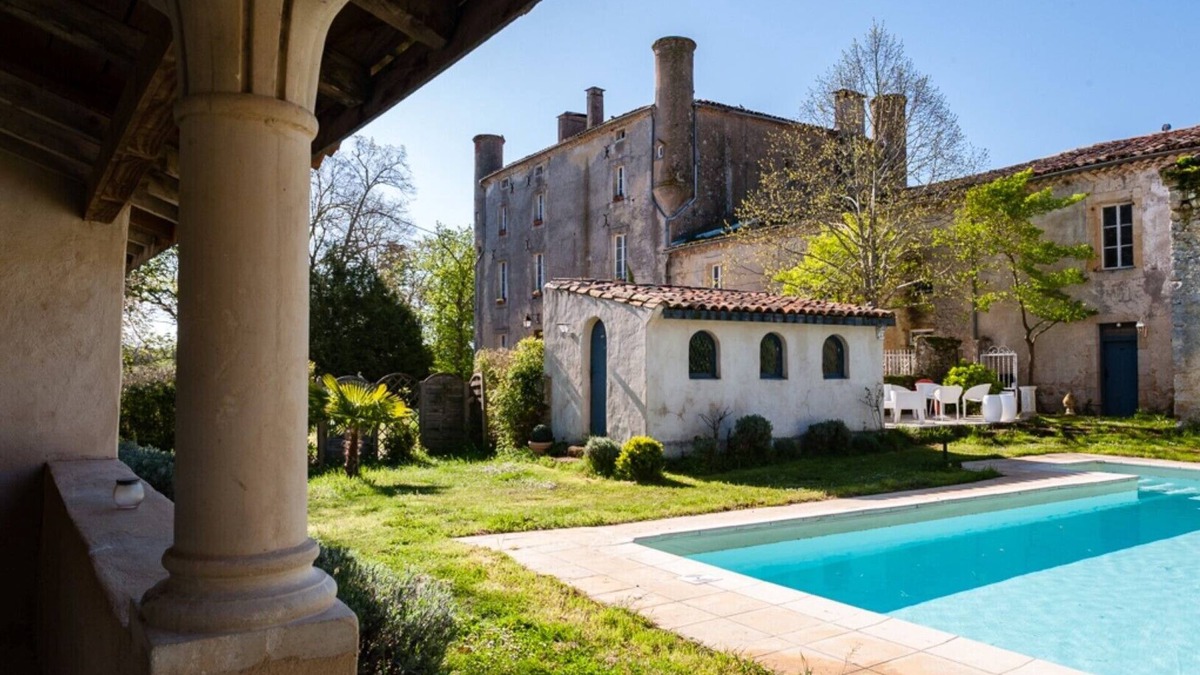 Pech-Luna House | an unusual and Design Chateau