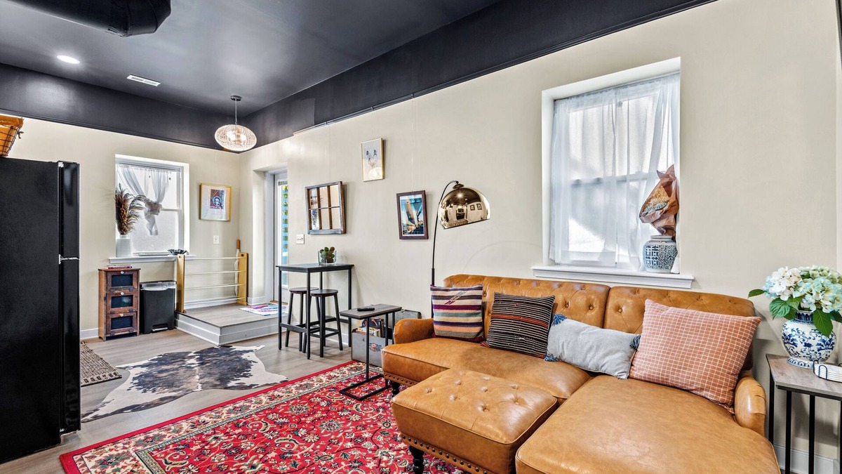 Issue Condo | An upscale retreat across from the beach
