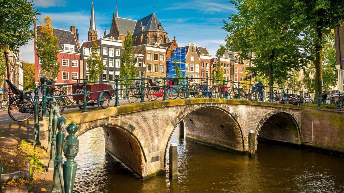 Amsterdam West House | AN URBAN RESIDENCE JUST 5 MINUTES FROM JORDAAN