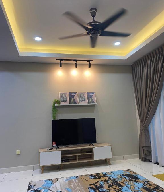 Batu Pahat House | Ana Homestay BP Free Netflix, WiFi, Mountain View, Playground, 5 Car Park & Guard Near To Uthm, Kpj, Ipg, Kptm, Kktm, Adtec And Bp City by Host Hani Hamizan