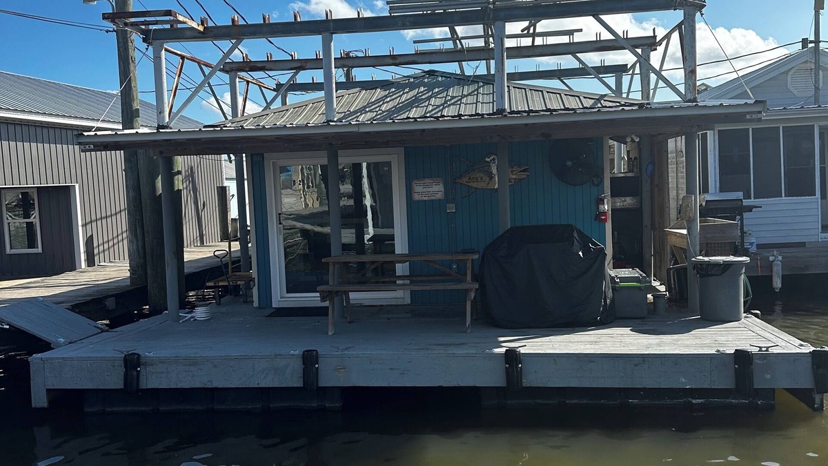 Venice Boat Rental | Ana's Houseboat Located In Venice Marina SLEEPS 10