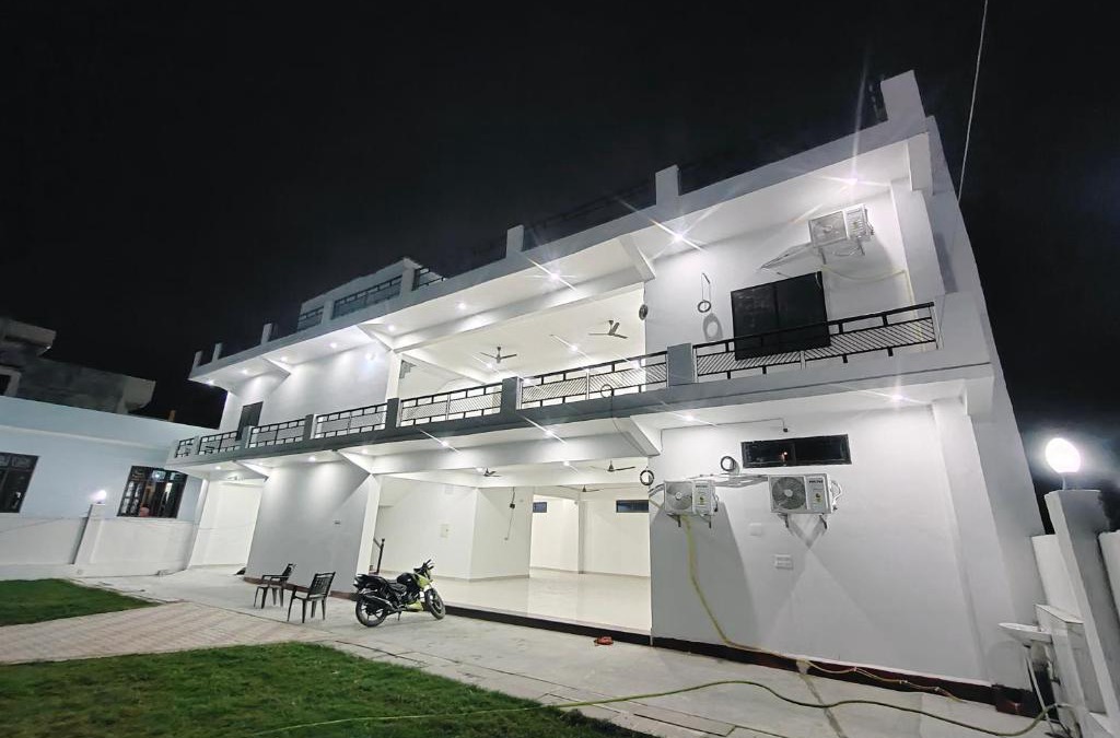Varanasi House | ANAND BHAWAN i