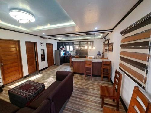 Alfonso Apartment | Anas Sweet Home w Wifi, Karaoke n Free Parking