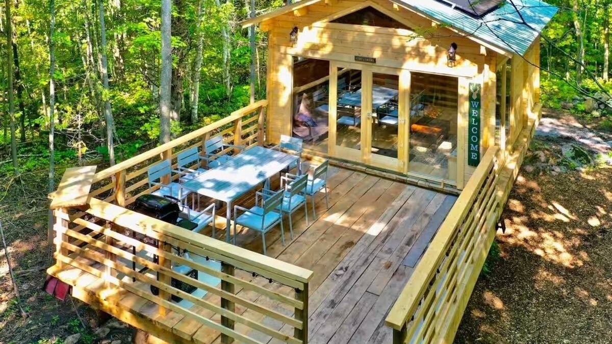 Alexandria Cabin | Anastasia’s Domain 3 Treehouse, Farm stay, off grid cabin in a beautiful forest!