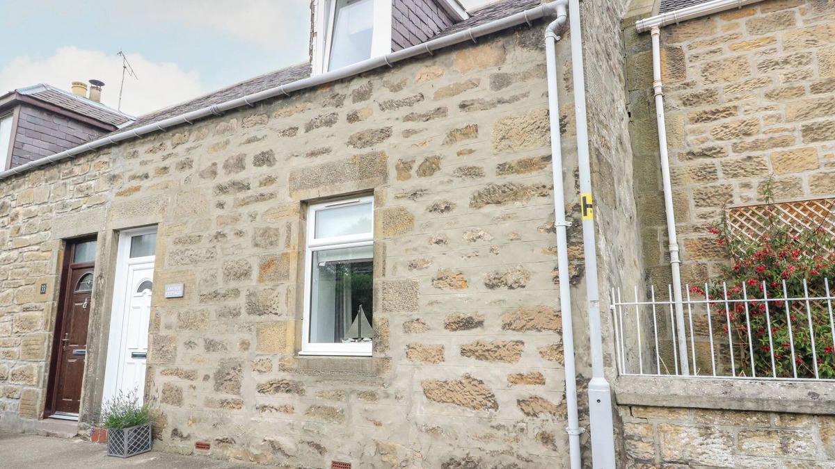 Hopeman Cottage | ANCHOR COTTAGE, pet friendly, country holiday cottage in Hopeman