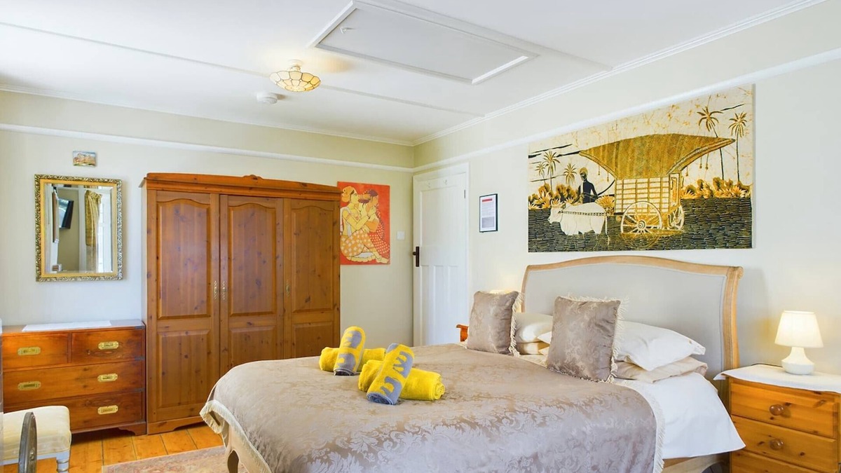 Ryde Ski Chalet | Anchor Down close to the beach cafes and restaurants