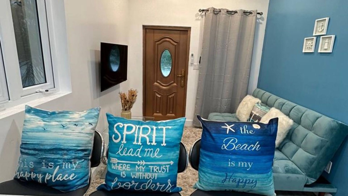 Great Exuma Cottage | Anchor Villa: 5 min walk or rent a bike to go to turtle beach.