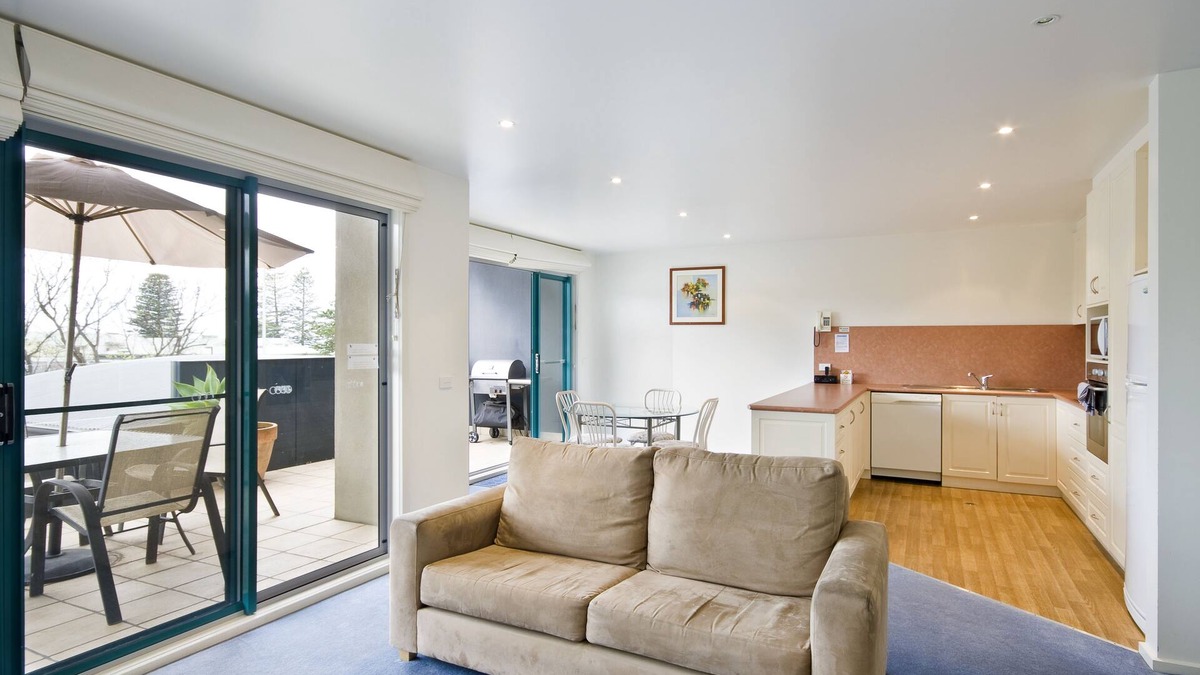 Lorne Hotel | Anchorage Motel and Villas