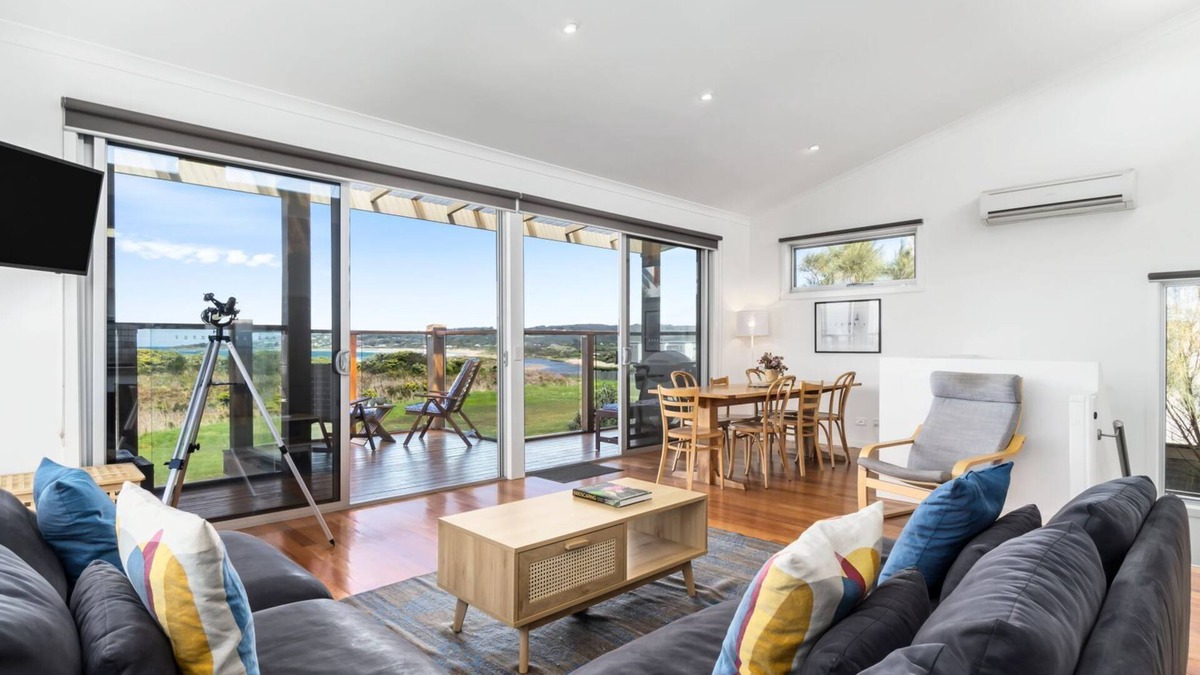 Apollo Bay House | Anchorage - rare property on ocean side of the Great Ocean Road