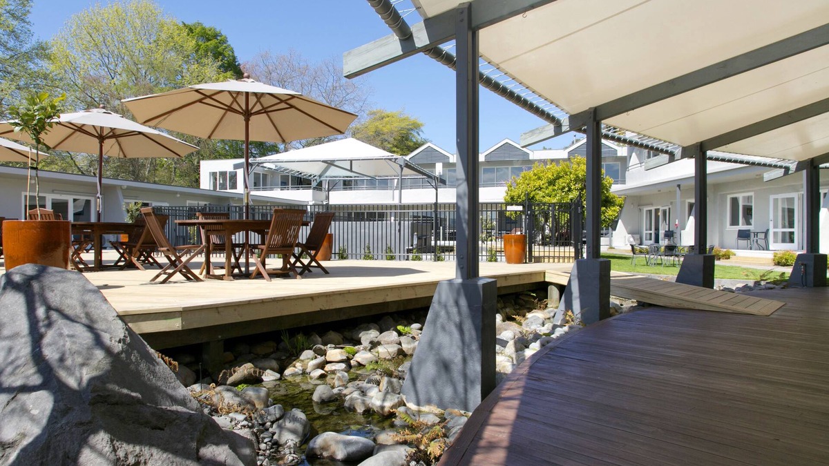 Two Mile Bay Hotel | Anchorage Resort Taupo