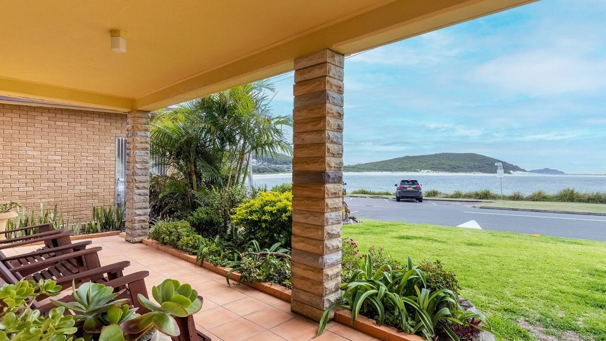 Fingal Bay House | Anchored at Fingal Bay, 80 Marine Drive