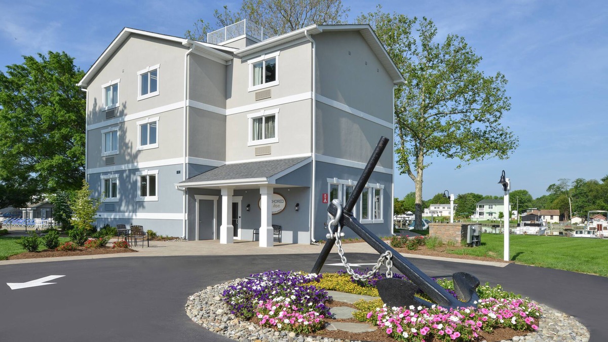 Deale Hotel | Anchored Inn at Hidden Harbour Marina