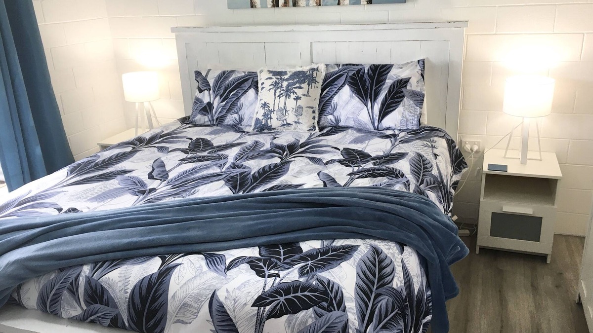 Innes Park Villa | Anchors Away Opposite Beach and Park, Dogs Welcome