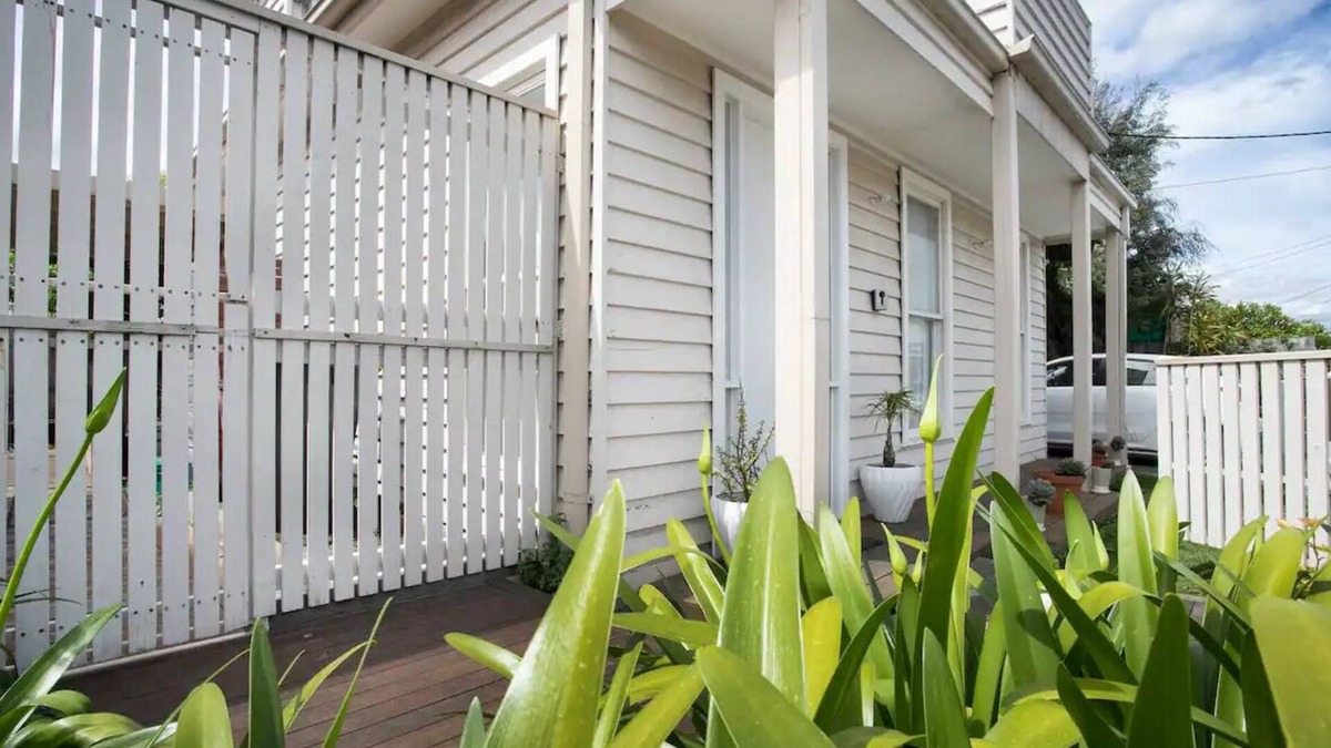 Williamstown Apartment | Anchors down on pearson
