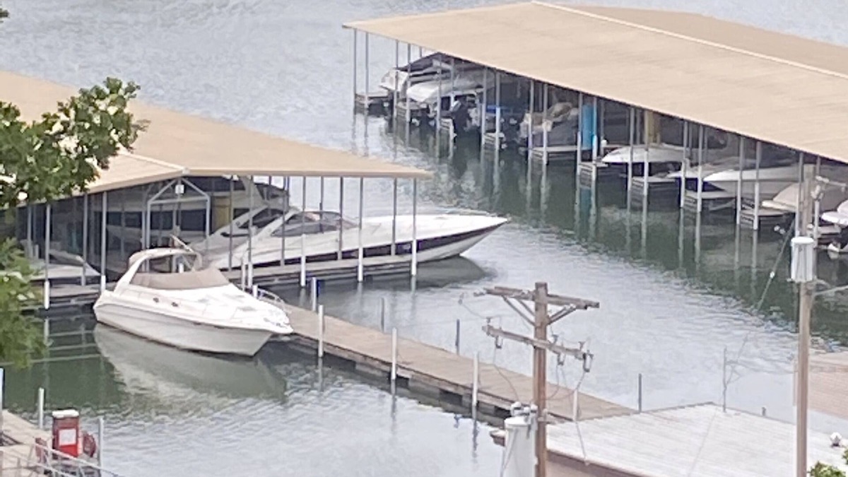 Lake Ozark Condo | ANCHOR’S UP UNIT 1 NAUTICALLY INSPIRED 2 BR CONDO NEXT TO BAGNELL STRIP