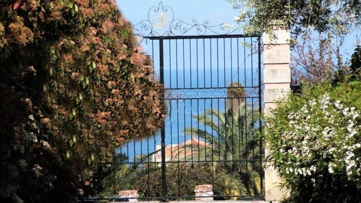 Milazzo House | ancient 1700 Villa facing Eolie Island