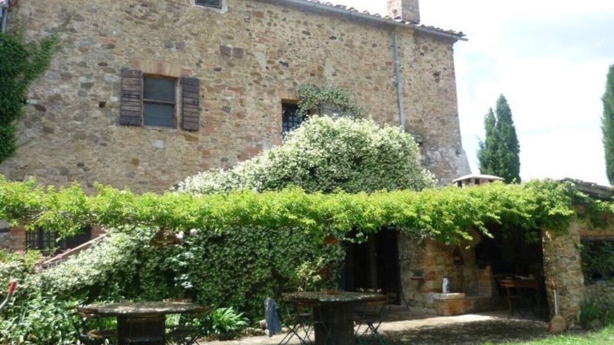 Murlo House | Ancient farmhouse with swimming pool 8-9 people near Siena suitable for families or groups