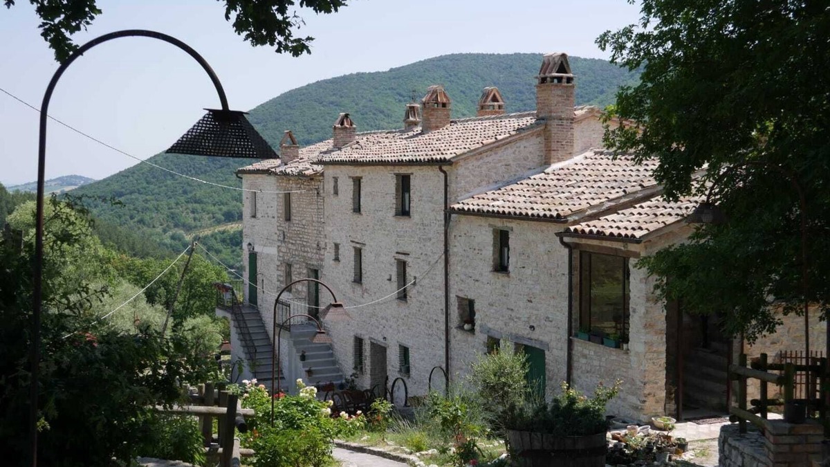 Genga House | Ancient house in the park of Frasassi
