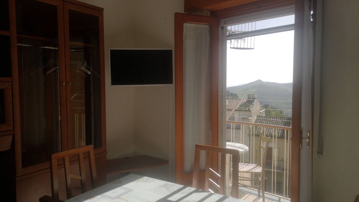 Regalbuto Bed & Breakfast | Ancient Portal Host Roberto