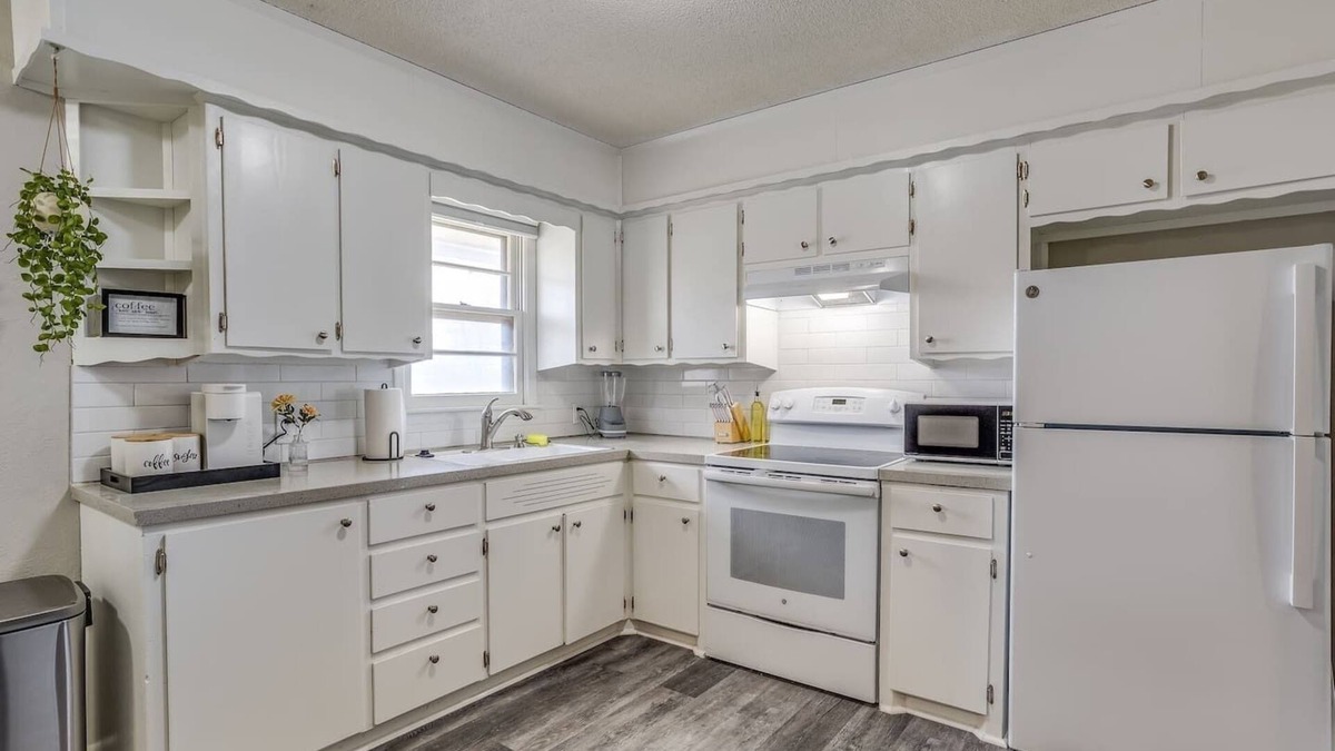 Andover House | Andover Abode - sleeps 6