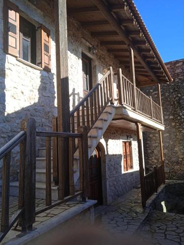Trikolonoi Villa | Andromahi Stone House