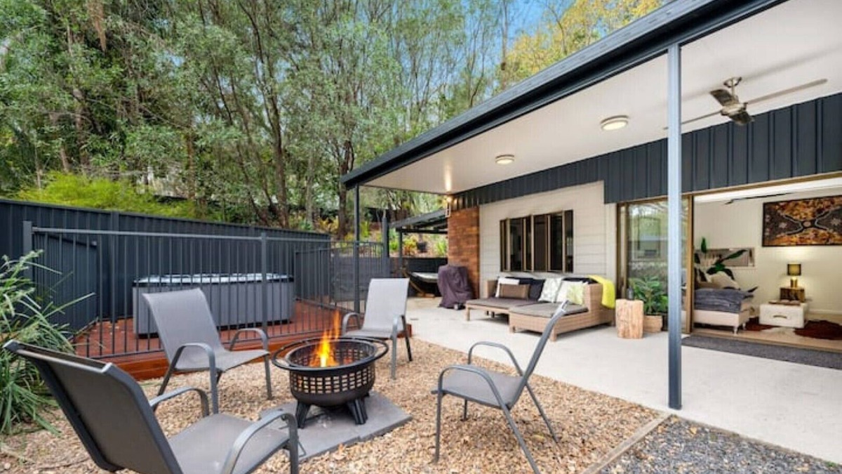 Warner Cottage | Anembo Cottages, close to all state of art sporting facilities, hospitals, shops