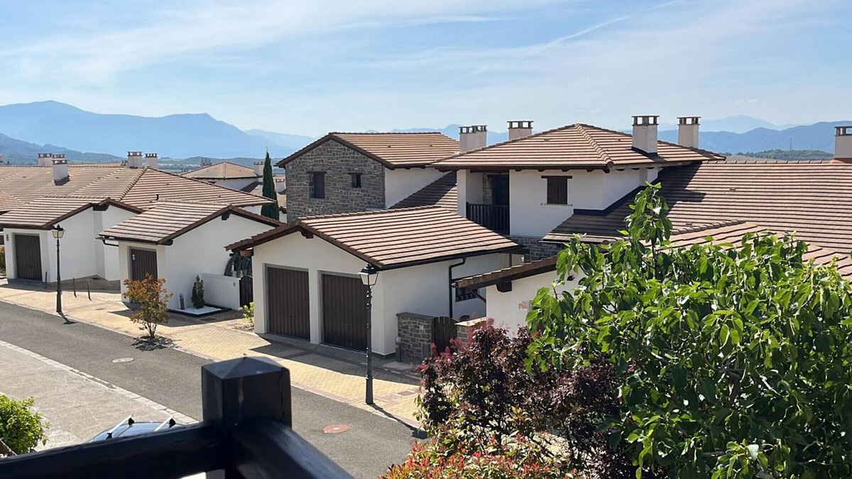 Badaguas Apartment | ANETO DUPLEX