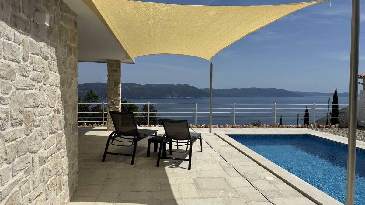 Ripenda Kosi Villa | Angel Marie Villa in a calm location with sea-view