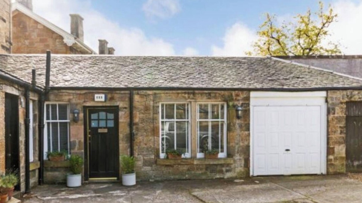 North West Cottage | Angel Mews - Westend Glasgow Uni Cottage