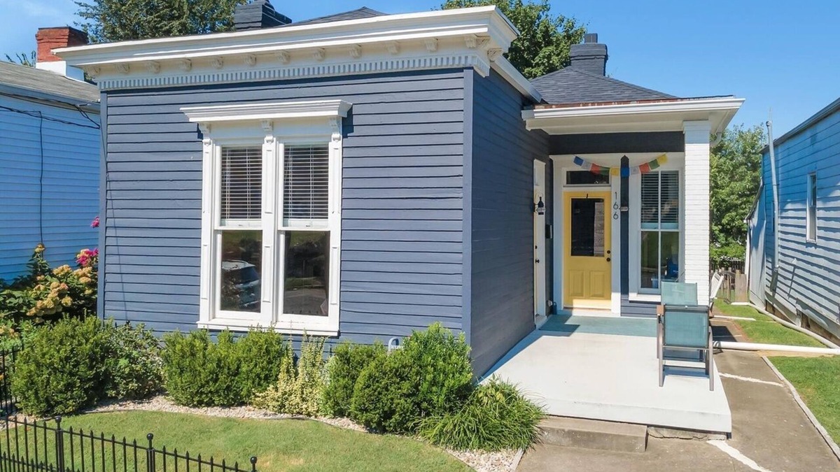 Clifton House | Angel's Share Louisville's Retreat- Relaxing home close to food & fun!