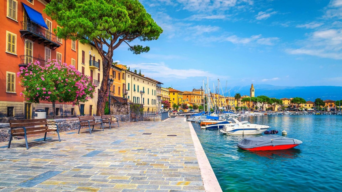Cecina House | Angela -terrace & Beautiful View Lake
