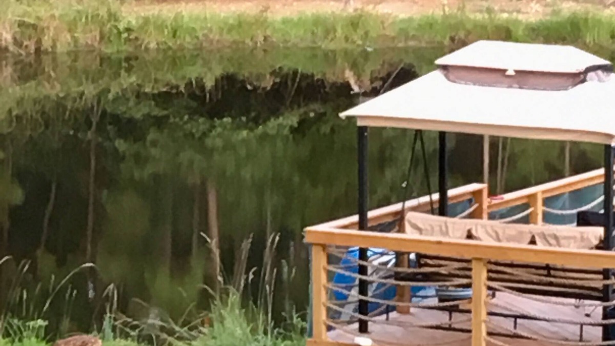 La Grange Cabin | Angeltom Cabin & RV:20 Acre Woods - >16 pip + Jacuzzi + treehouse + UTV + 2ponds