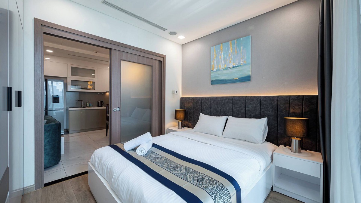 Hang Xanh Apartment | ANGIA Landmark 81 Royal Residence
