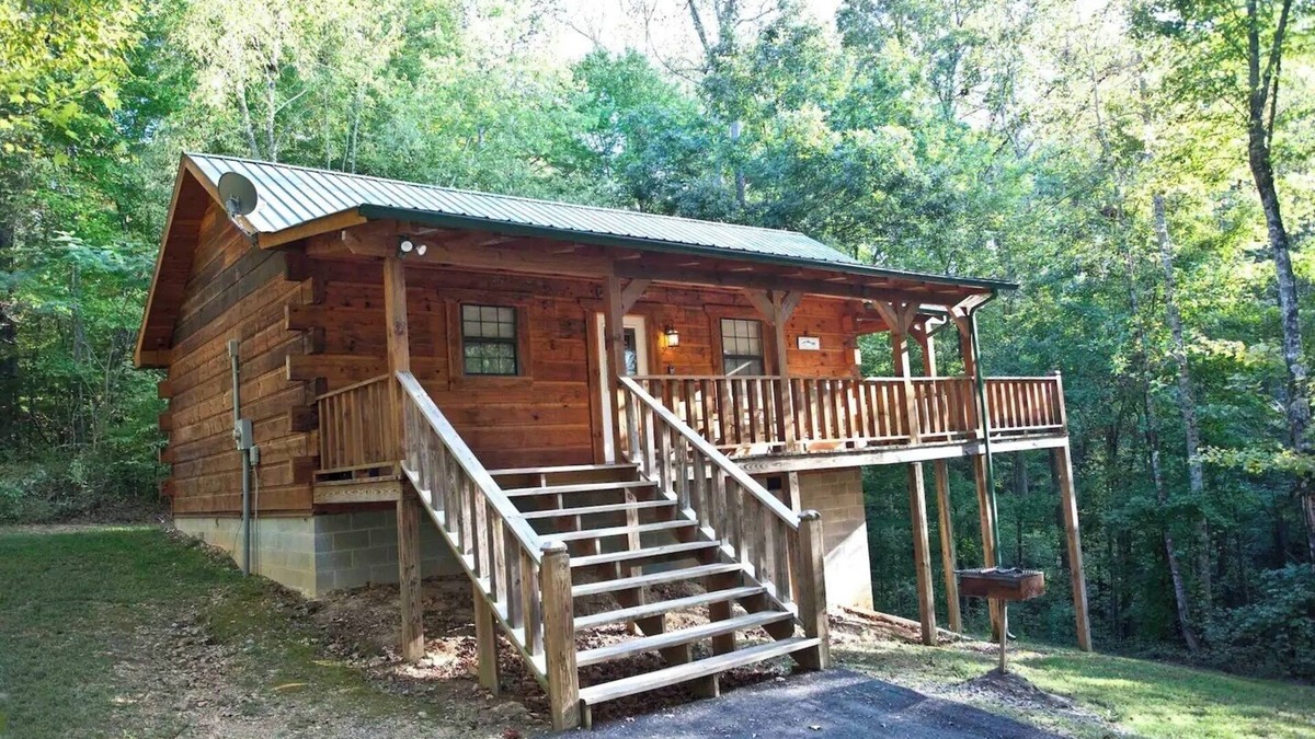 Tellico Plains Cabin | Angler cabin. This modern private studio Cabin with HOT TUB is tucked away in a wooded cove.