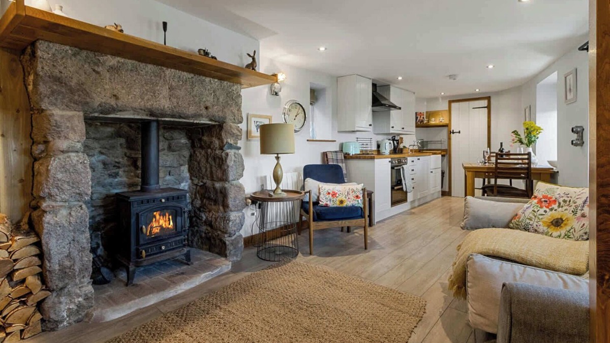 Bridford House | Angler's Cottage Summ