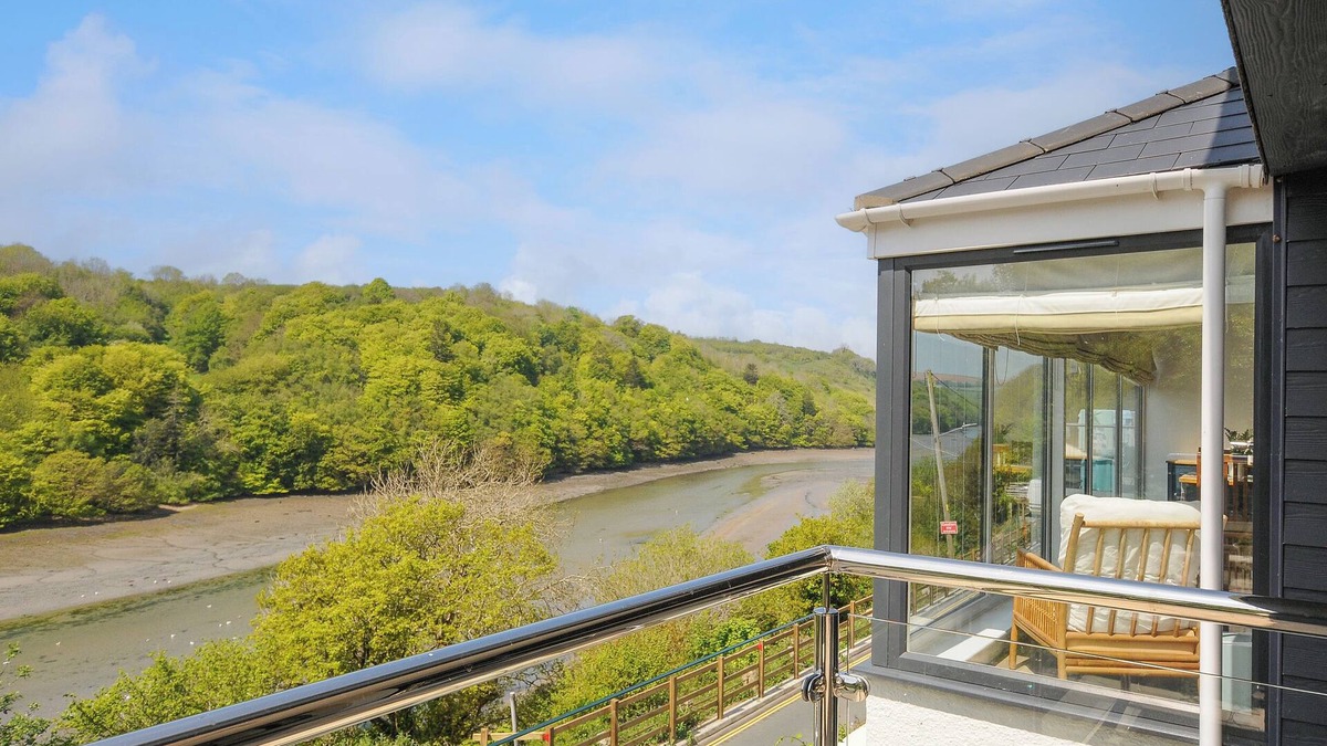 Looe Cottage | ANJOMA, pet friendly, country holiday cottage, with a garden in Looe
