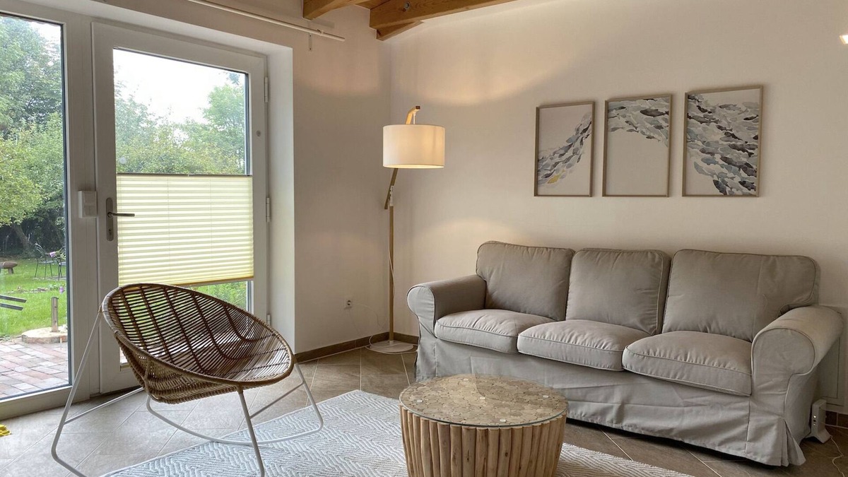 Pilsum Apartment | "Ankerplatz" vacation apartment with large garden in the heart of Pilsum