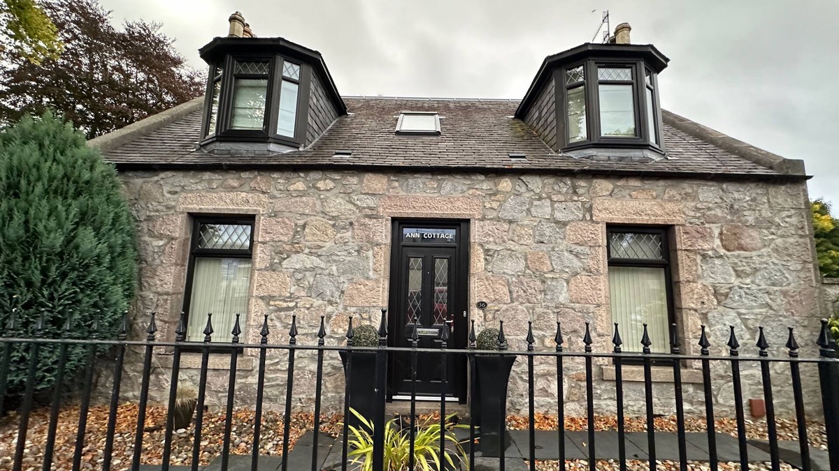 Bucksburn Cottage | Ann Cottage Retreat in Aberdeen