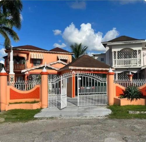 Montego Bay House | Ann's City Villa Montego Bay
